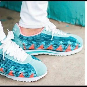 Poppy crochet running shoes